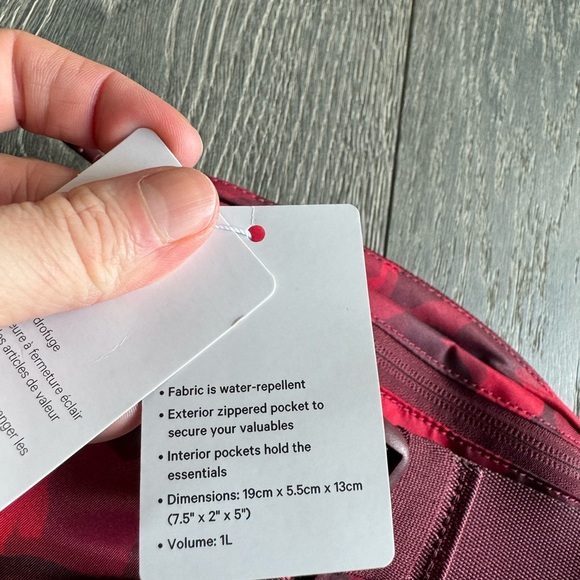 Lululemon Everywhere Belt Bag *New Year in Rabbit All Over Print Red Multi - Picture 5 of 8
